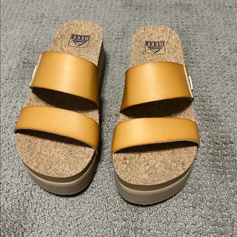 Reef
Women's Cushion Vista Higher Platform Slide Sandals size 8 - Picture 5 of 8